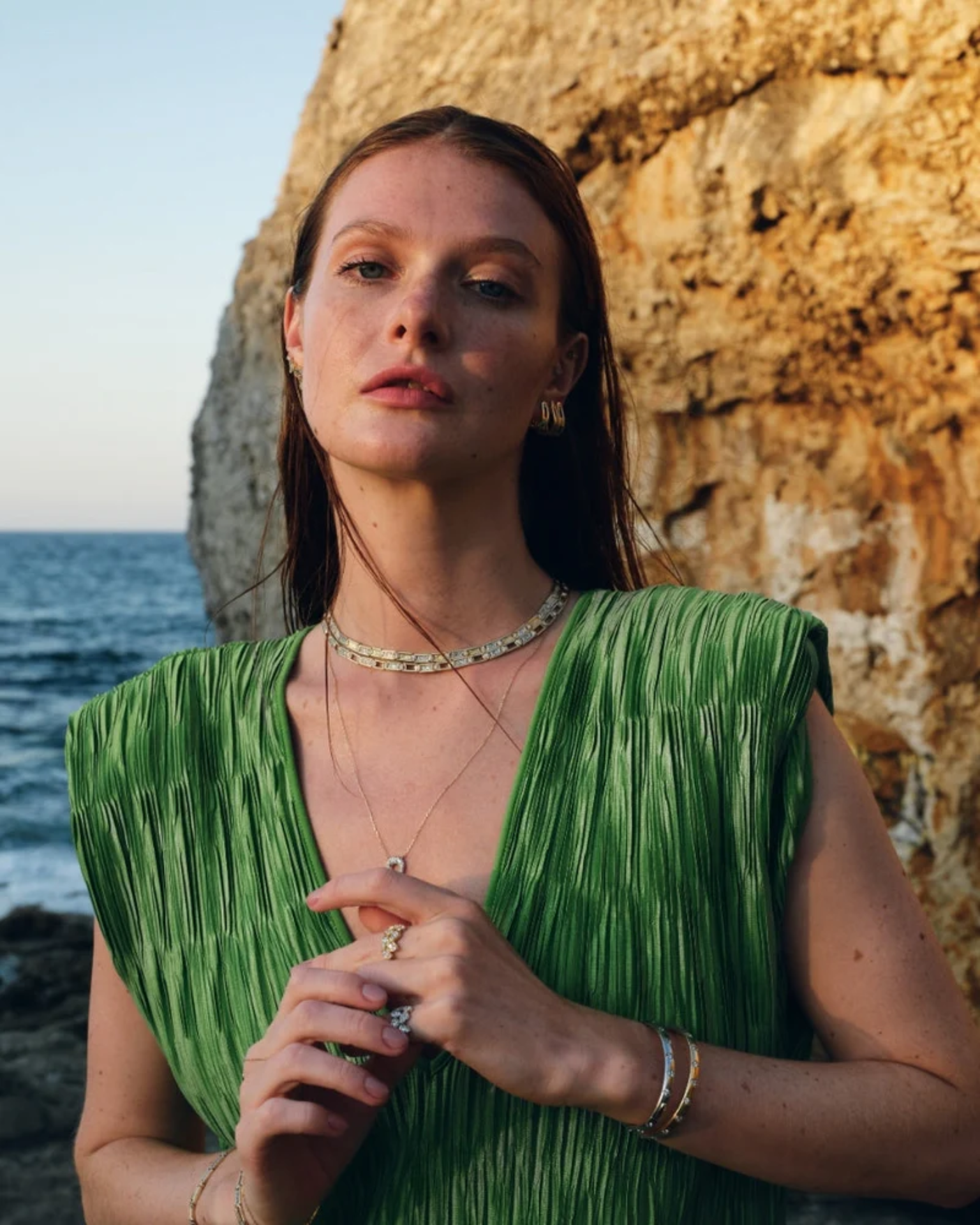 Pathra Sleek Small Halka Küpe resmi