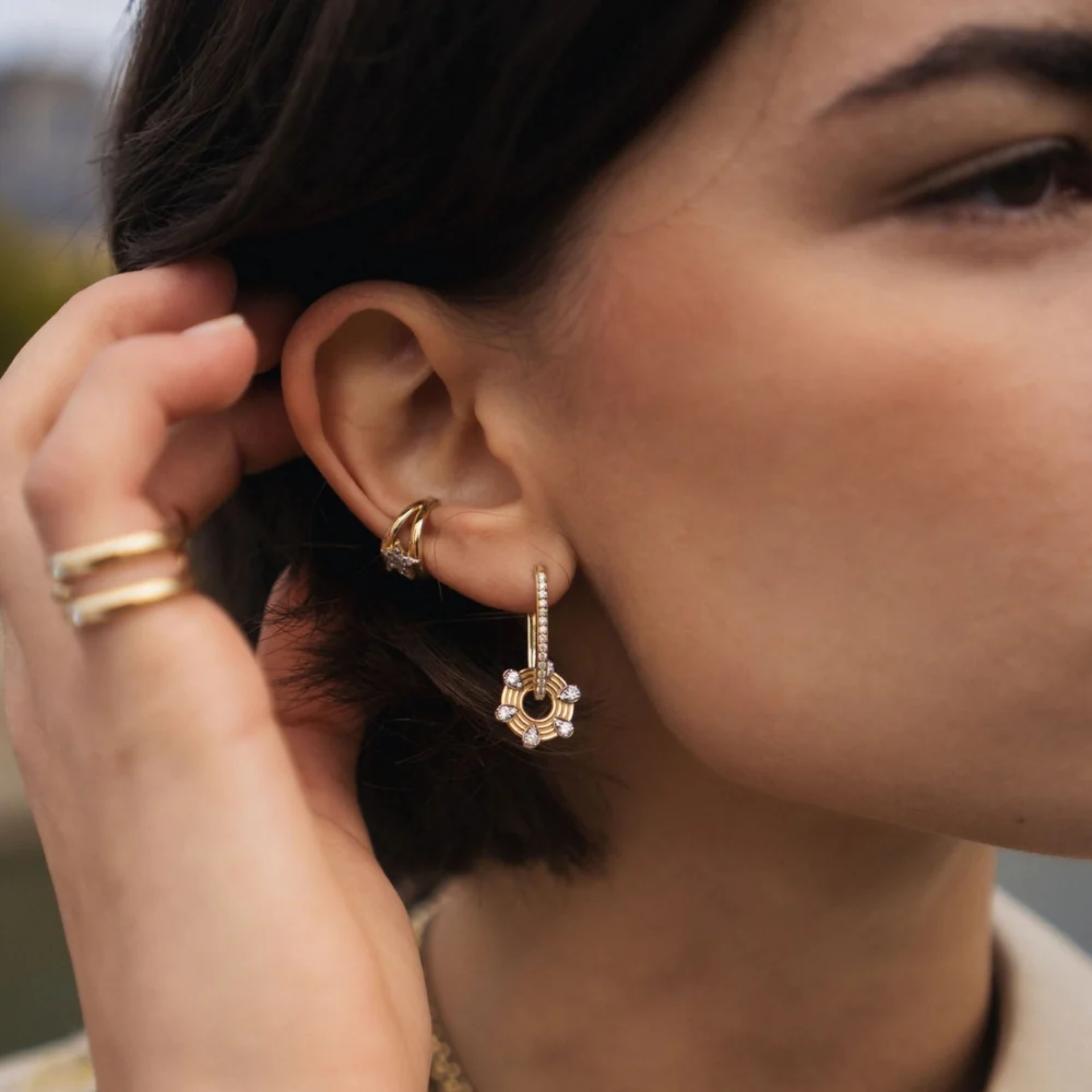 Small Mahuka Pave Diamod Halka Küpe resmi