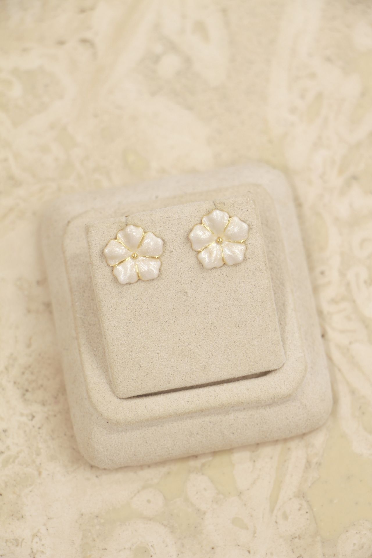 Bavella Mini Beyaz Küpe resmi