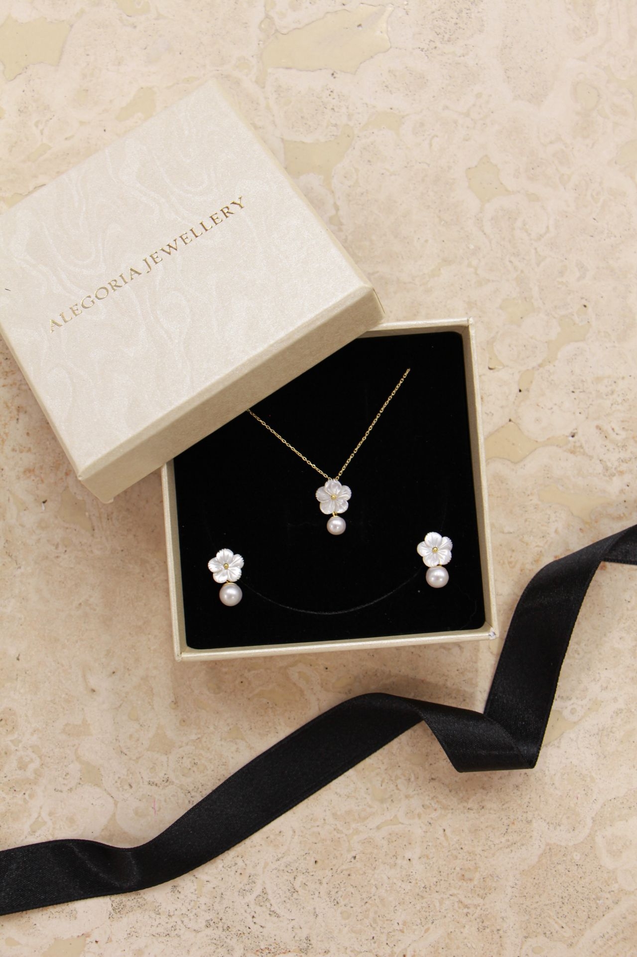 Cleito Mini İnci Kolye resmi