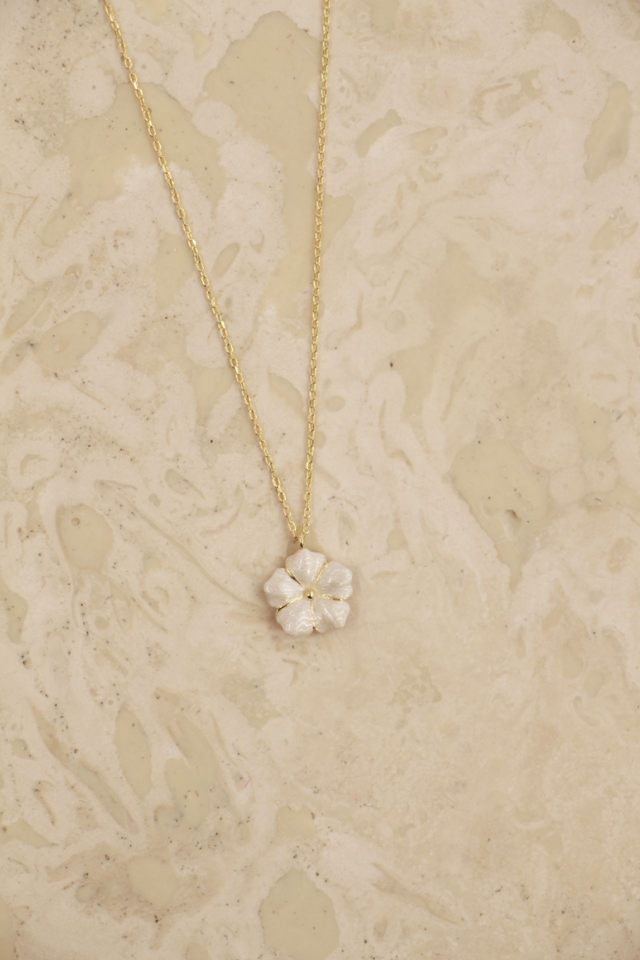 Bavella Mini Beyaz Kolye resmi