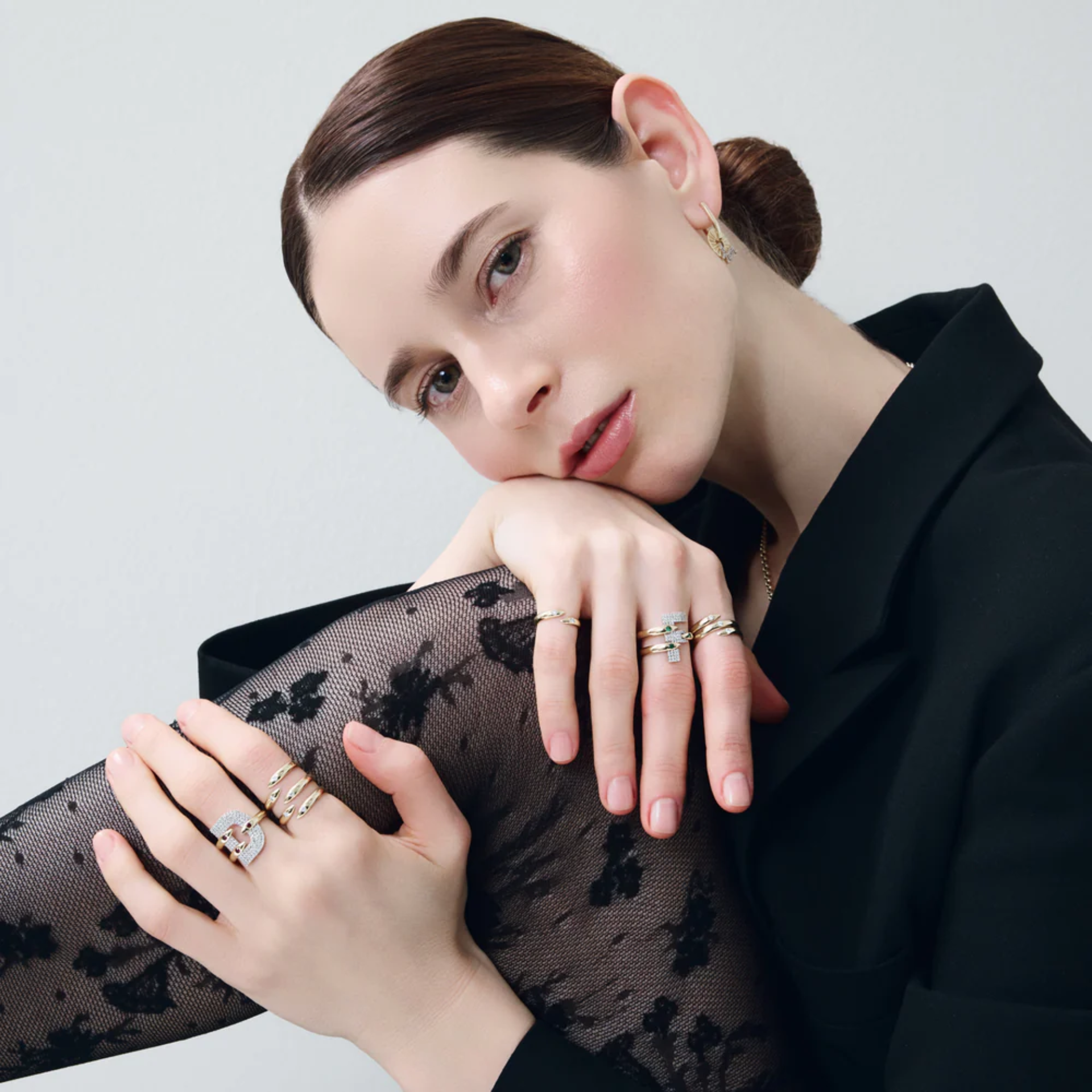 Presa Initial F Harf Yüzük resmi