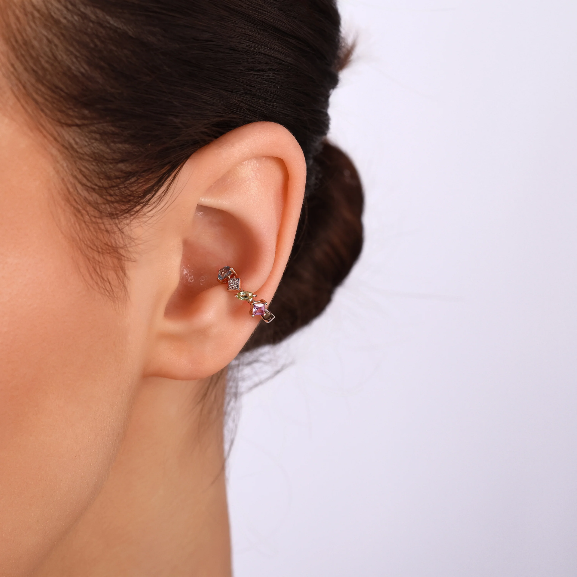 Apple Seed Pomano Pembe Safir Ear Cuff resmi